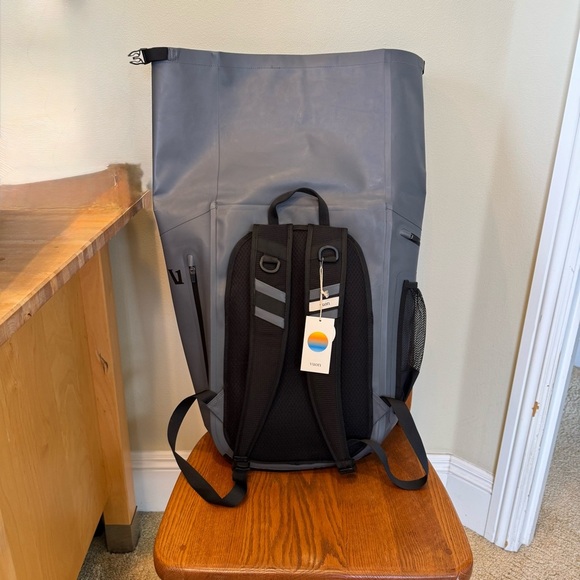 Vuori Dry Bag Back Pack Charcoal Black Rubber Waterproof New Multi Pocket - Picture 8 of 15